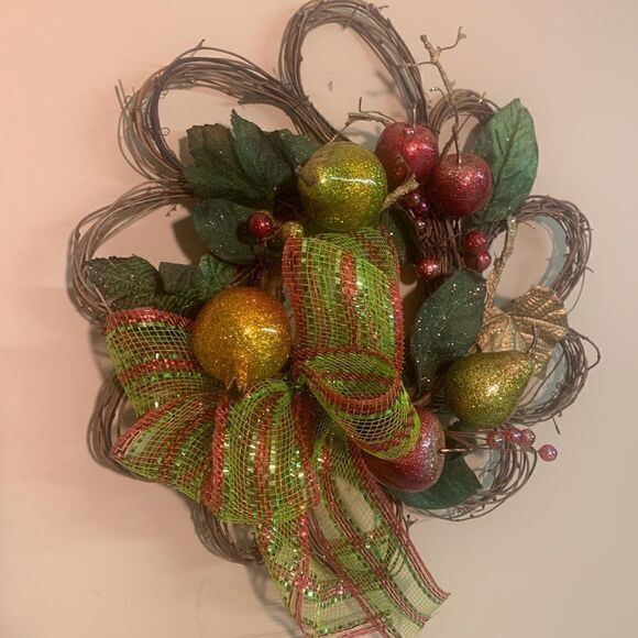Christmas shiny fruit wreath.  Inv 278 - Picture 2 of 2
